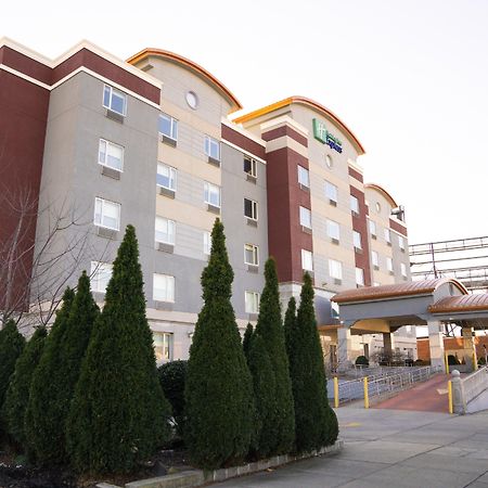 Holiday Inn Express Maspeth By Ihg Нью-Йорк Екстер'єр фото