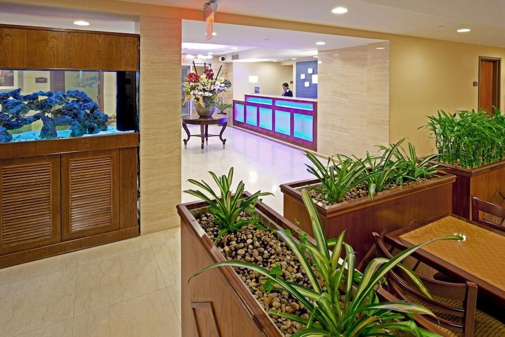Holiday Inn Express Maspeth By Ihg Нью-Йорк Екстер'єр фото
