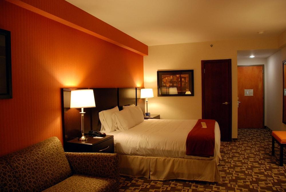Holiday Inn Express Maspeth By Ihg Нью-Йорк Екстер'єр фото