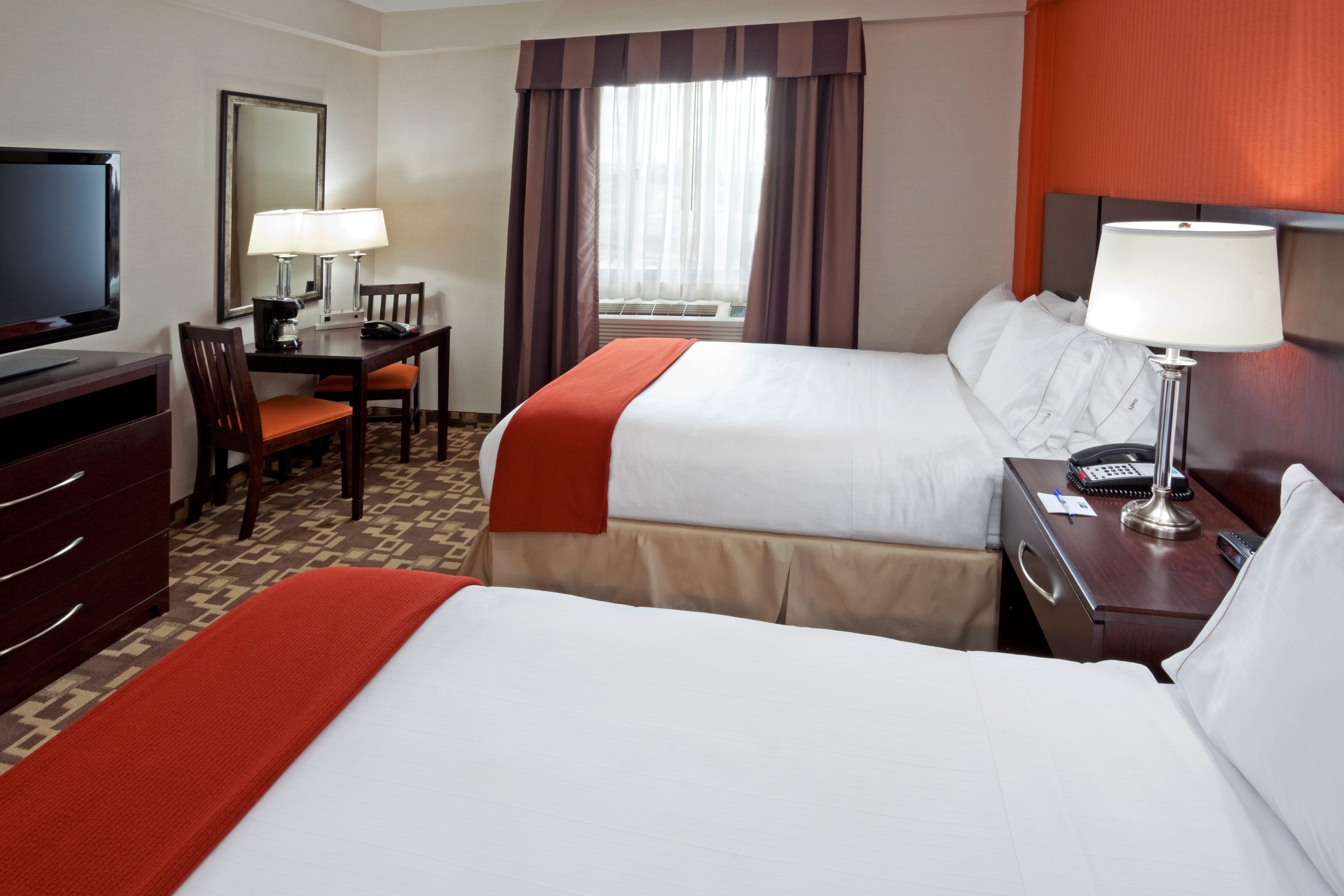 Holiday Inn Express Maspeth By Ihg Нью-Йорк Екстер'єр фото