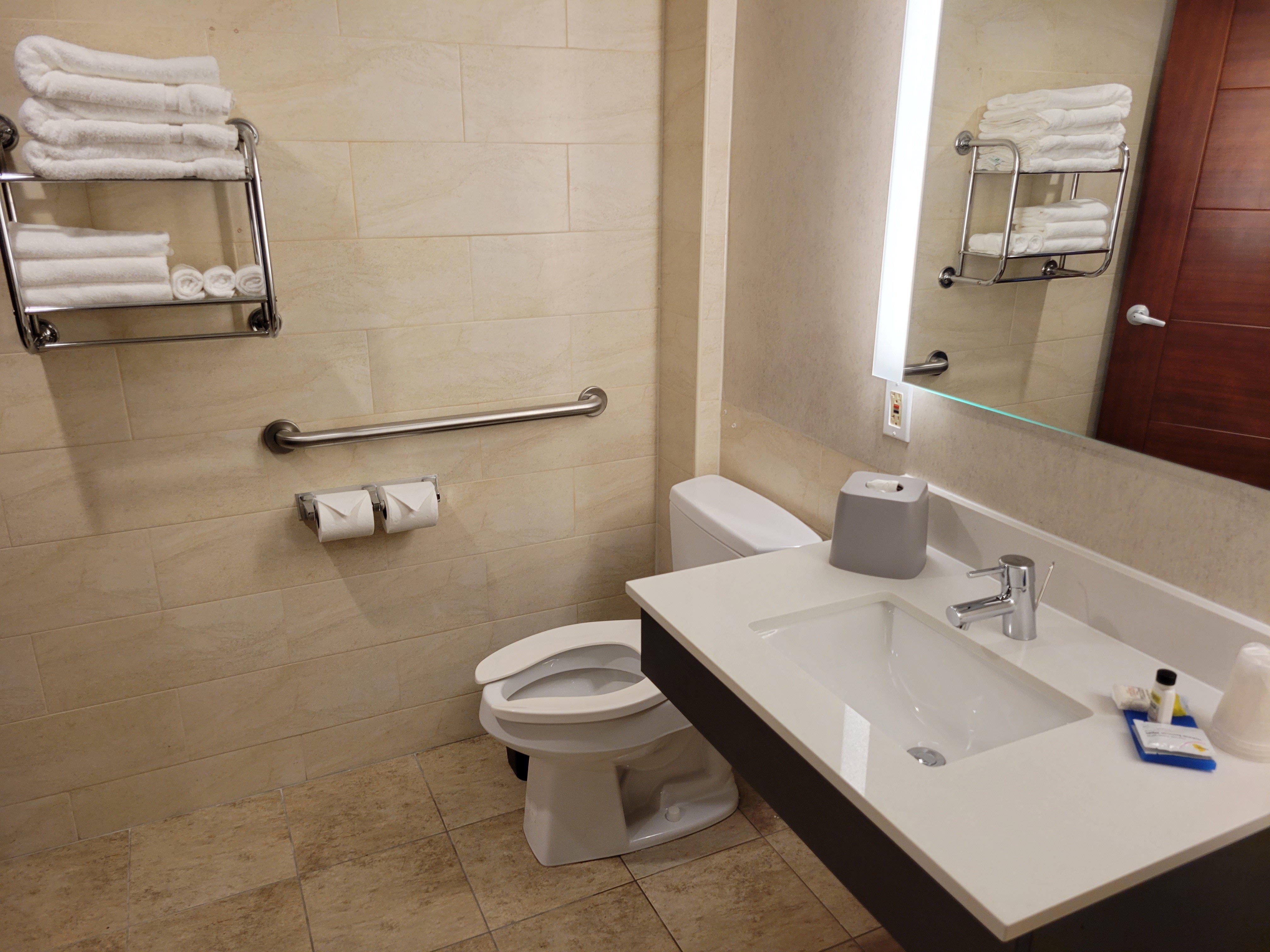 Holiday Inn Express Maspeth By Ihg Нью-Йорк Екстер'єр фото