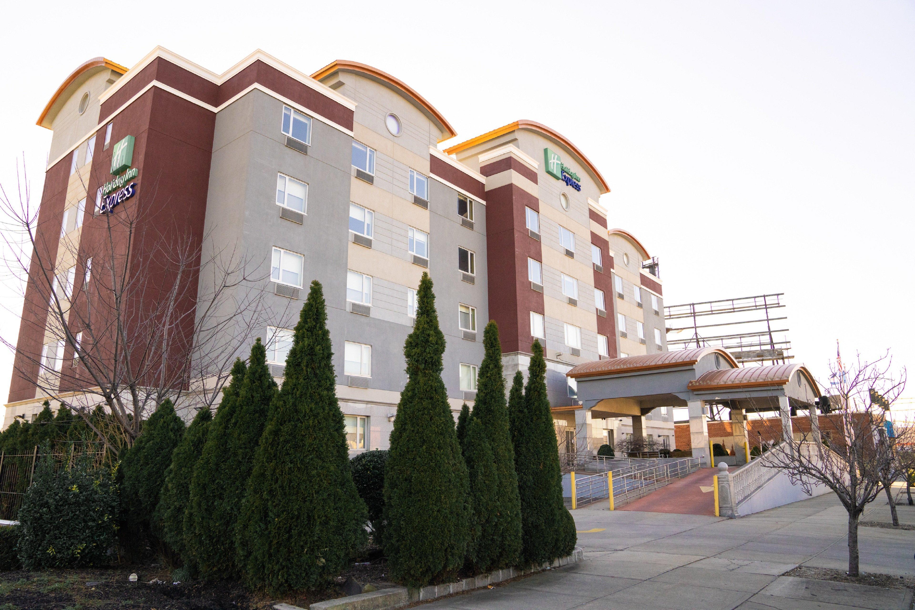 Holiday Inn Express Maspeth By Ihg Нью-Йорк Екстер'єр фото