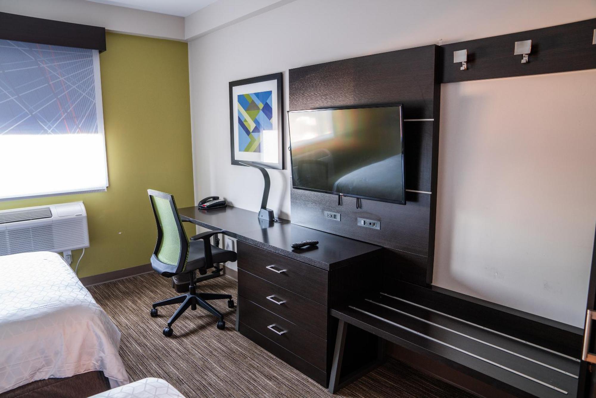 Holiday Inn Express Maspeth By Ihg Нью-Йорк Екстер'єр фото