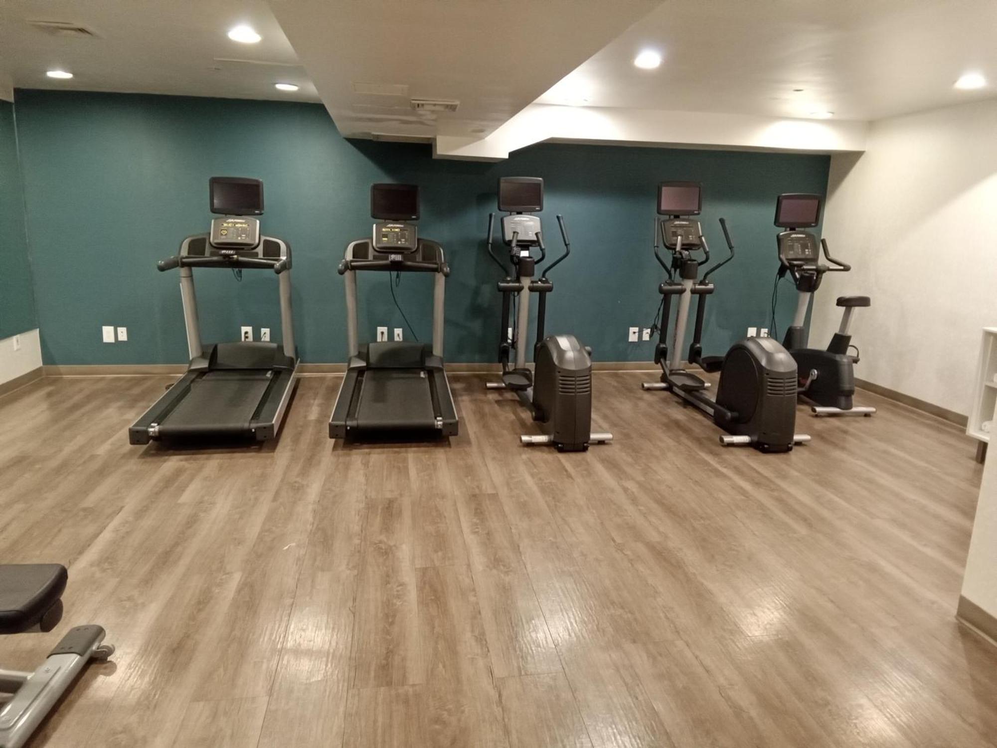 Holiday Inn Express Maspeth By Ihg Нью-Йорк Екстер'єр фото