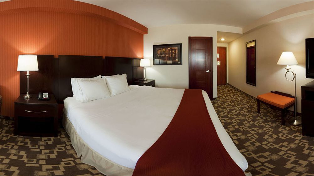 Holiday Inn Express Maspeth By Ihg Нью-Йорк Екстер'єр фото