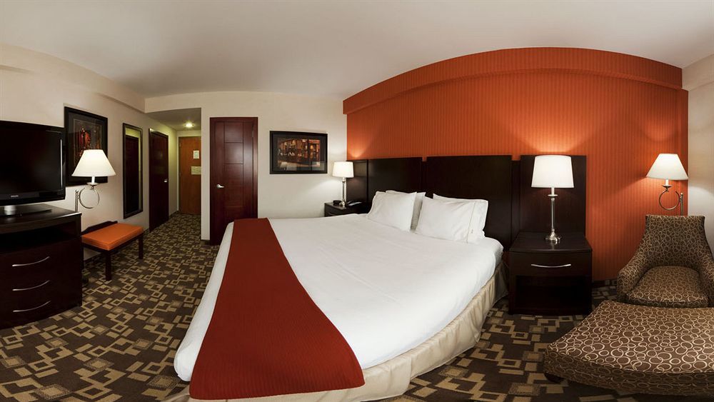 Holiday Inn Express Maspeth By Ihg Нью-Йорк Екстер'єр фото