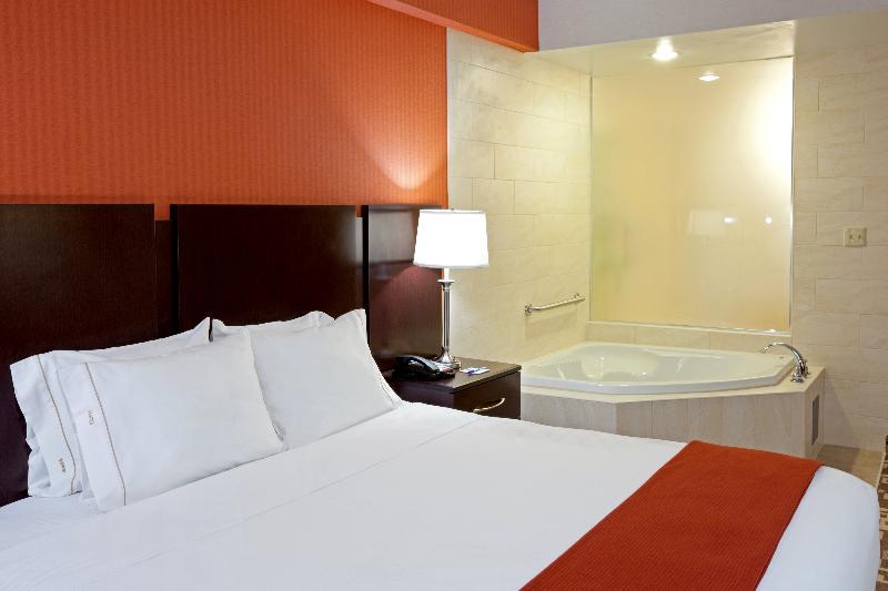 Holiday Inn Express Maspeth By Ihg Нью-Йорк Екстер'єр фото